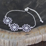 SP309 ADJUSTABLE TRIPLE FLOWER BRACELET [SILVER-PLATE]