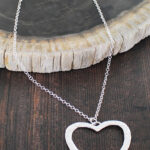 SP320 CHAIN NECKLACE WITH TEXTURED HEART [SILVER PLATE]