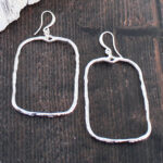 SP325 HAMMERED RECTANGULAR EARRING [SILVER PLATE]