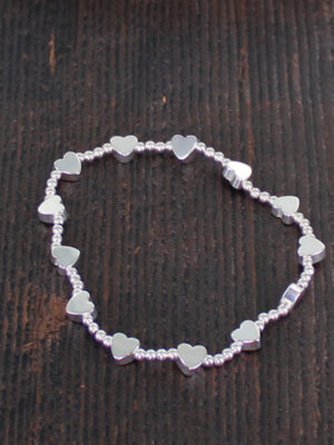 SP403H SIMPLE ELASTICATED HEART BRACELET [SILVER-PLATE]
