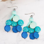 UJ1507BLU WOODEN DISC CLUSTER DROP EARRINGS