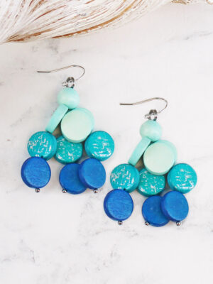 UJ1507BLU WOODEN DISC CLUSTER DROP EARRINGS