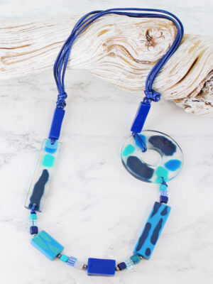 UJ1508BLU ASYMMETRIC MARBLED RESIN NECKLACE