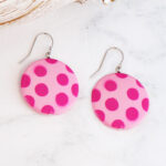 UJ1511PK SPOTTED RESIN DISC EARRINGS