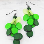 UJ6402GN WOODEN DISC CLUSTER EARRINGS
