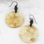 UJ6438 SHIMMERING RESIN DISC EARRINGS