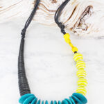 UJ6441 ASYMMETRIC WOOD & RESIN NECKLACE