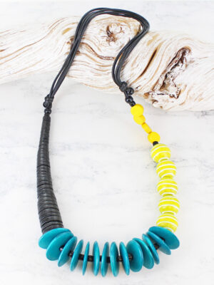 UJ6441 ASYMMETRIC WOOD & RESIN NECKLACE
